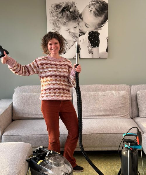 Tevreden klanten na bankreiniging taupe bank